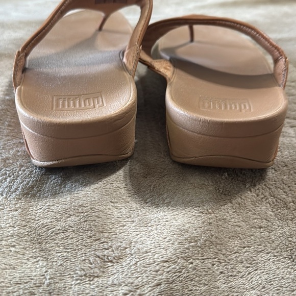 FitFlop Woman’s Lulu Tan Leather Flip Flop Sandals - Picture 10 of 11